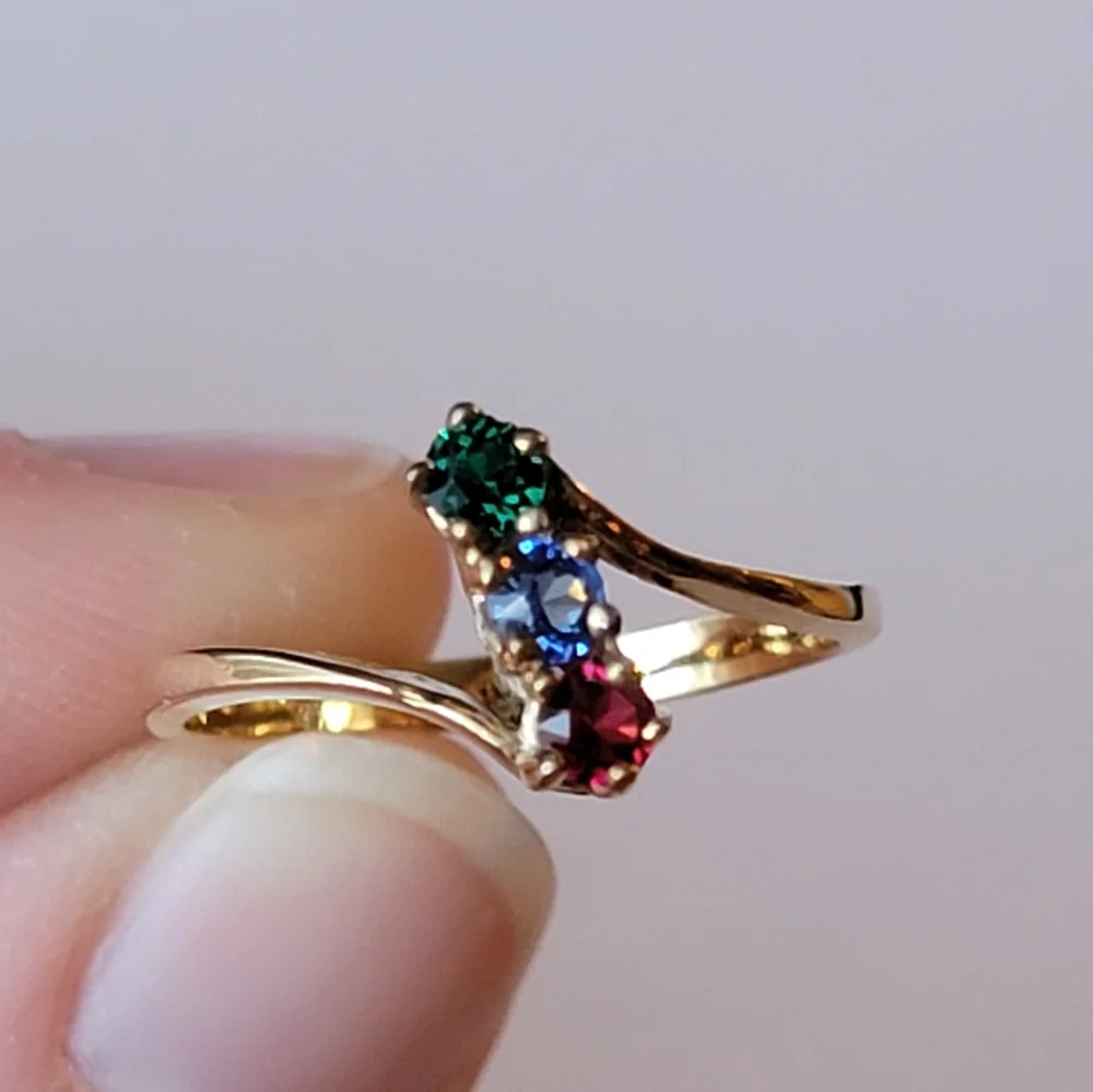Vintage Triple Gemstone Ring Gold Tone Green Red Blue Simulated Stones Size 7.5